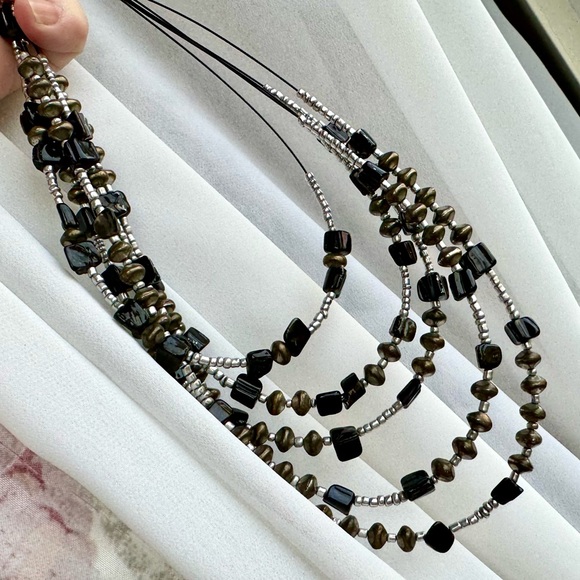 Necklace, 5 strand layered wire, shell bead black, gray, silver jewelry - Picture 11 of 11